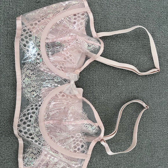 New and Very Gently Used bras for sale. Sizes 34B to 34C - Picture 5 of 7